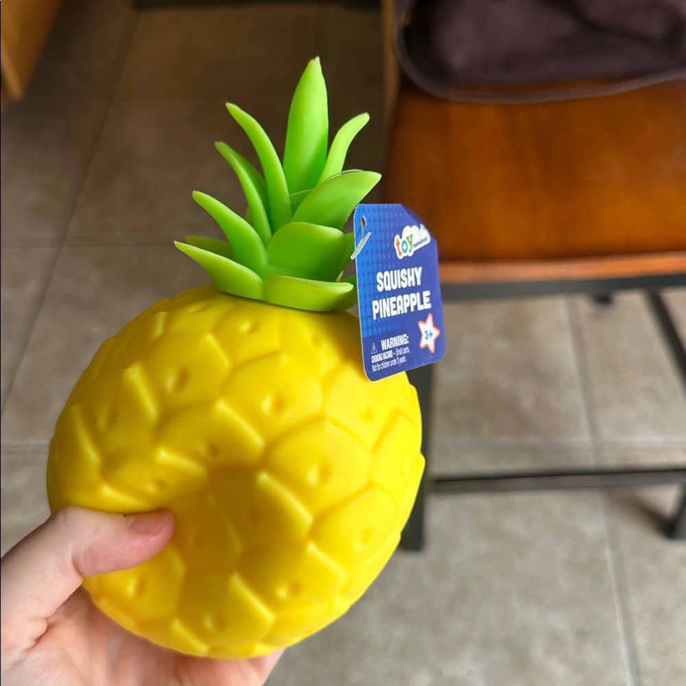 Pineapple Silicone Squish - Yellow & Green - Picture 2 of 2